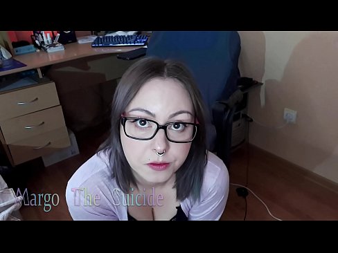 ❤️ Σέξι κορίτσι με γυαλιά πιπιλίζει Dildo βαθιά στην κάμερα ❤❌ Χάρντκορ πορνό ❌️❤
